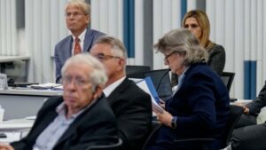 Read more about the article CDC advisers vote that patients must consult a health care provider for Covid-19 vaccination — but no prescription required